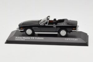 Aston Martin V8 Volante Черен Minichamps 1:43 400137730 Метал