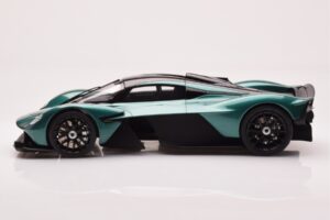 Aston Martin Valkyrie Racing Green GT Spirit 1:18 GT435 Смола — снимка 3 от 6