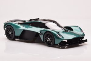 Aston Martin Valkyrie Racing Green GT Spirit 1:18 GT435 Смола — снимка 4 от 6