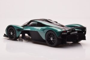 Aston Martin Valkyrie Racing Green GT Spirit 1:18 GT435 Смола — снимка 5 от 6