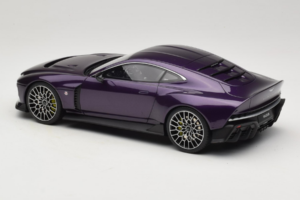 Aston Martin Valour Тъмносин GT Spirit 1:18 GT944 Смола — снимка 5 от 6