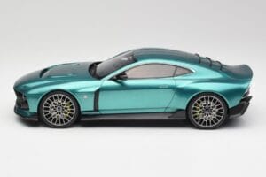 Aston Martin Valour Racing Green GT Spirit 1:18 GT480 Смола — снимка 3 от 6