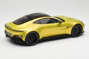 Aston Martin Vantage Cosmopolitan Yellow GT Spirit 1:18 GT514 Смола — снимка 2 от 6