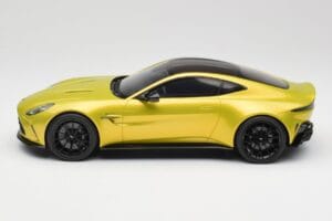 Aston Martin Vantage Cosmopolitan Yellow GT Spirit 1:18 GT514 Смола — снимка 3 от 6