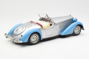 Audi 225 Front Roadster Синьо Сребристо CMC 1:18 M-075B Метал — снимка 2 от 6