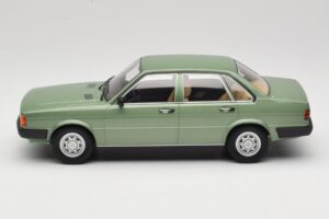 Audi 80 B2 Зелен MCG 1:18 MCG18525 Метал — снимка 3 от 6
