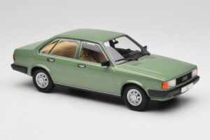 Audi 80 B2 Зелен MCG 1:18 MCG18525 Метал — снимка 4 от 6