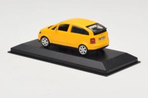 Audi A2 8Z Жълт Minichamps 1:43 AUDI005 Метал — снимка 3 от 4