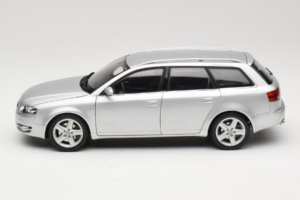 Audi A4 B7 3.2 Quattro Avant Сребрист Minichamps 1:18 5010404215 Метал — снимка 4 от 8