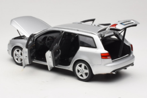 Audi A4 B7 3.2 Quattro Avant Сребрист Minichamps 1:18 5010404215 Метал — снимка 5 от 8