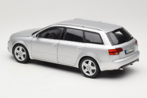 Audi A4 B7 3.2 Quattro Avant Сребрист Minichamps 1:18 5010404215 Метал — снимка 7 от 8