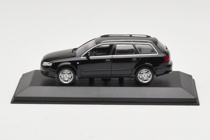 Audi A4 B7 Avant Черен Minichamps 1:43 AUDI008 Метал