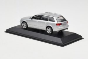 Audi A4 B7 Avant Сребрист Minichamps 1:43 AUDI009 Метал — снимка 3 от 4