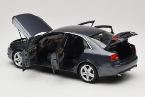Audi A4 B7 Сив Металик Minichamps 1:18 100014400 Метал — снимка 5 от 8