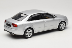 Audi A4 B7 Сребрист Minichamps 1:18 100014402 Метал — снимка 3 от 8