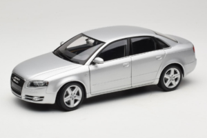 Audi A4 B7 Сребрист Minichamps 1:18 100014402 Метал