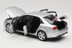 Audi A4 B7 Сребрист Minichamps 1:18 100014402 Метал — снимка 5 от 8