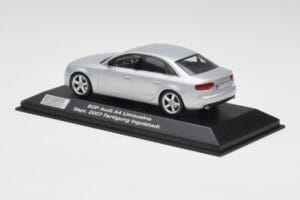 Audi A4 B8 3.2 Quattro Ice Сребрист Minichamps 1:43 5010704113 Метал — снимка 3 от 4