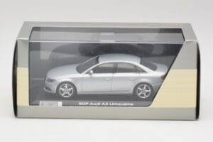 Audi A4 B8 3.2 Quattro Ice Сребрист Minichamps 1:43 5010704113 Метал — снимка 4 от 4
