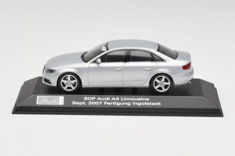 Audi A4 B8 3.2 Quattro Ice Сребрист Minichamps 1:43 5010704113 Метал