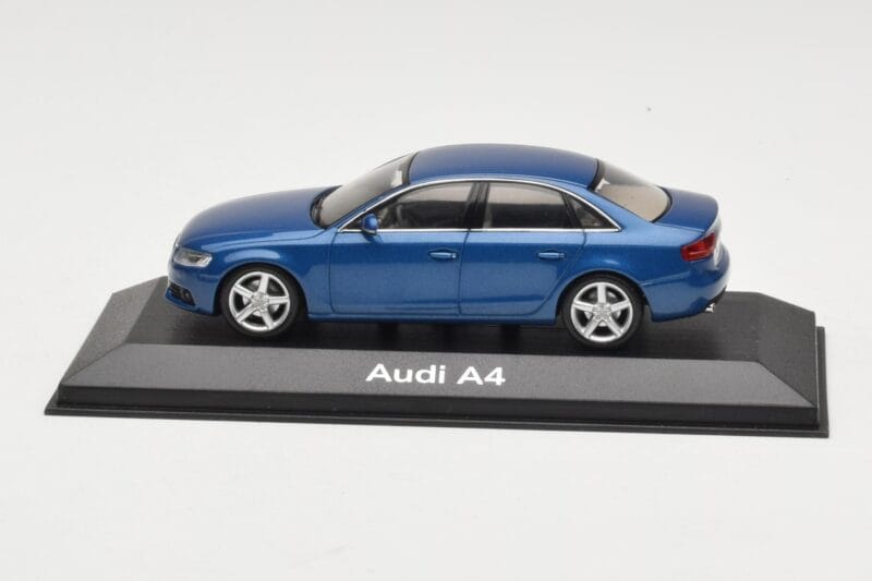 Audi A4 B8 3.2 Quattro Aruba Blue Minichamps 1:43 5010704123 Метал