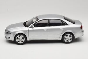 Audi A4 B8 3.2 Quattro Сребрист Minichamps 1:18 5010404115 Метал — снимка 4 от 8