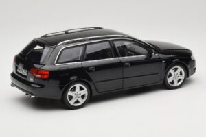 Audi A4 B8 Avant 3.2 Quattro Черен Minichamps 1:18 5010404225 Метал — снимка 3 от 8