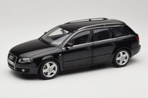 Audi A4 B8 Avant 3.2 Quattro Черен Minichamps 1:18 5010404225 Метал