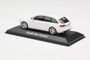 Audi A4 B8 Avant Ibis White Minichamps 1:43 5010804213 Метал — снимка 3 от 4