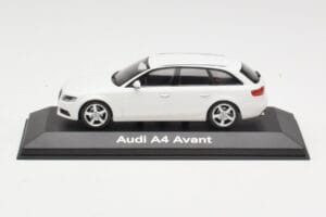 Audi A4 B8 Avant Ibis White Minichamps 1:43 5010804213 Метал