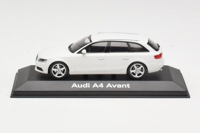 Audi A4 B8 Avant Ibis White Minichamps 1:43 5010804213 Метал