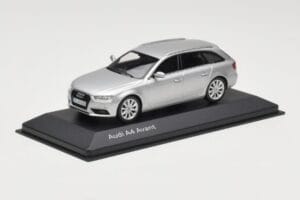 Audi A4 B8 Avant Ice Silver Minichamps 1:43 5011204213 Метал — снимка 2 от 4