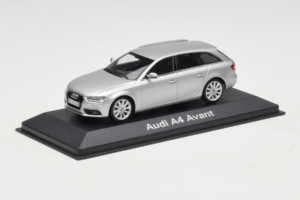 Audi A4 B8 Avant Ice Silver Minichamps 1:43 5011204213-R1 Метал — снимка 2 от 4