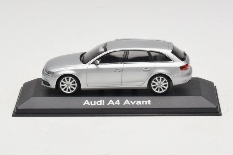 Audi A4 B8 Avant Ice Silver Minichamps 1:43 5011204213-R1 Метал