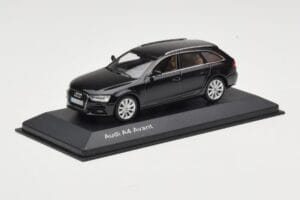 Audi A4 B8 Avant Phantom Black Minichamps 1:43 5011204223 Метал — снимка 2 от 4