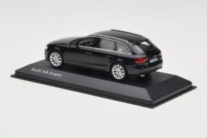 Audi A4 B8 Avant Phantom Black Minichamps 1:43 5011204223 Метал — снимка 3 от 4