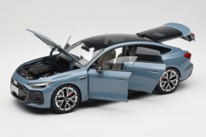 Audi A5L Sportback Сивкавосин OEM 1:18 ZAM60004B Метал — снимка 2 от 8