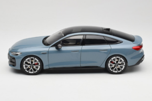 Audi A5L Sportback Сивкавосин OEM 1:18 ZAM60004B Метал — снимка 4 от 8