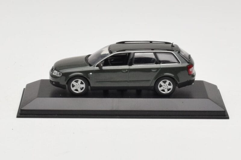 Audi A6 C5 Avant Тъмносив Minichamps 1:43 AUDI006 Метал