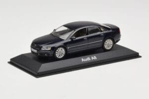 Audi A8 D3 Blue Metallic Light Interior Minichamps 1:43 20000001386003 Метал — снимка 2 от 4