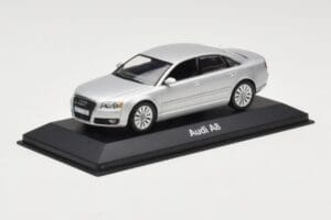 Audi A8 D3 Светло Сребрист Minichamps 1:43 5010508113 Метал — снимка 2 от 4