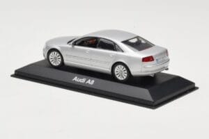 Audi A8 D3 Светло Сребрист Minichamps 1:43 5010508113 Метал — снимка 3 от 4