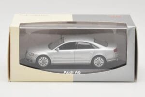 Audi A8 D3 Светло Сребрист Minichamps 1:43 5010508113 Метал — снимка 4 от 4