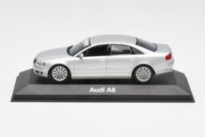 Audi A8 D3 Сребрист Minichamps 1:43 20000001386001 Метал