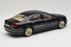Audi A8 D3 W12 Черен Kyosho 1:18 5010508135 Метал — снимка 3 от 8