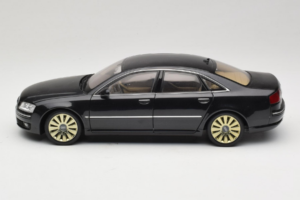 Audi A8 D3 W12 Черен Kyosho 1:18 5010508135 Метал — снимка 4 от 8