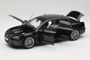 Audi A8L D3 W12 Phantom Black Kyosho 1:18 5011008125 Метал — снимка 2 от 8