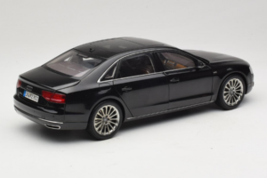 Audi A8L D3 W12 Phantom Black Kyosho 1:18 5011008125 Метал — снимка 3 от 8