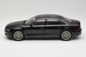 Audi A8L D3 W12 Phantom Black Kyosho 1:18 5011008125 Метал — снимка 4 от 8