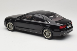 Audi A8L D3 W12 Phantom Black Kyosho 1:18 5011008125 Метал — снимка 7 от 8